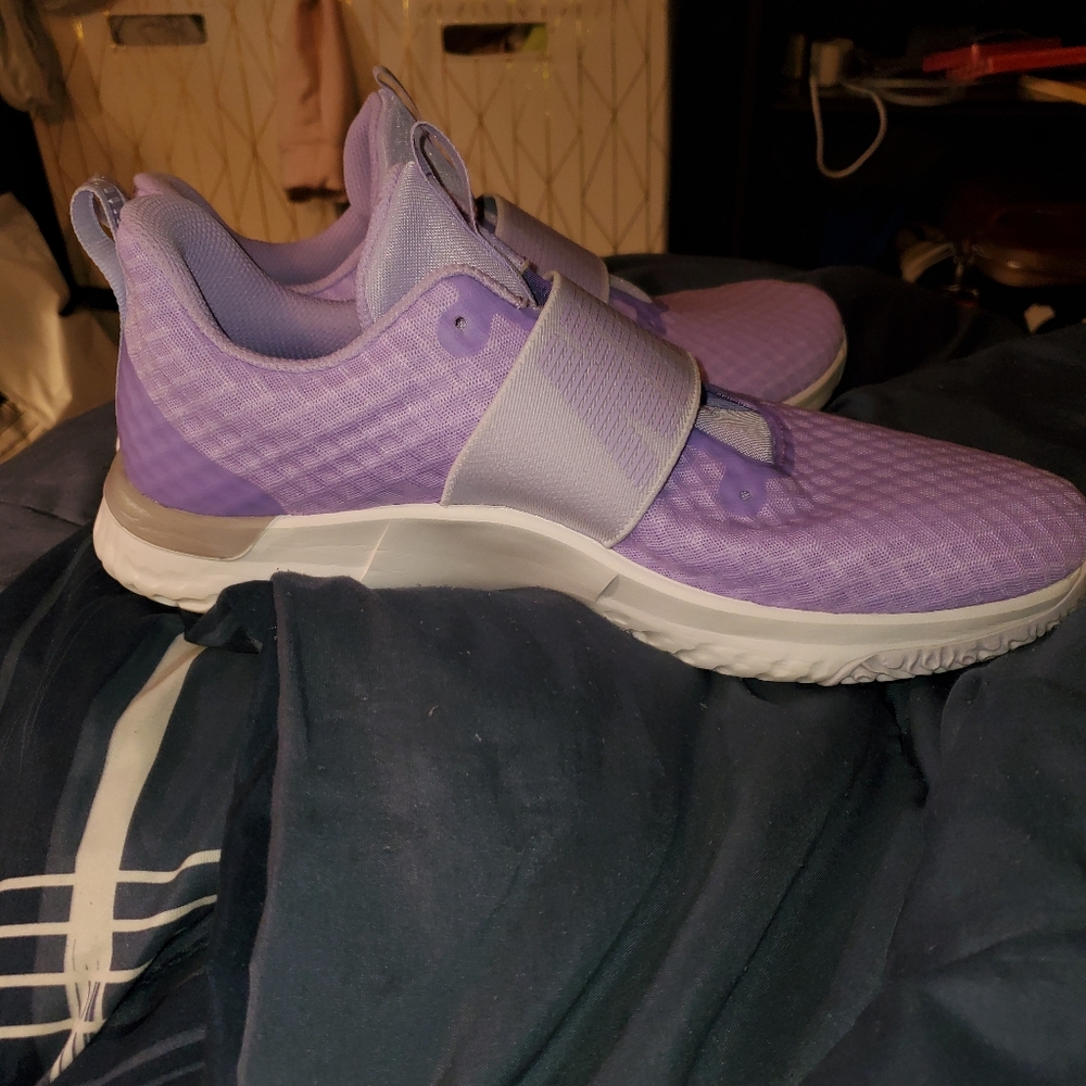 Gorgeous nike's-Accepting offers